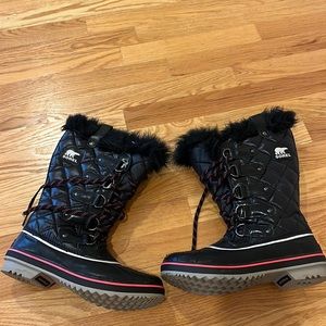 Sorel womenswear size 8 waterproof boots